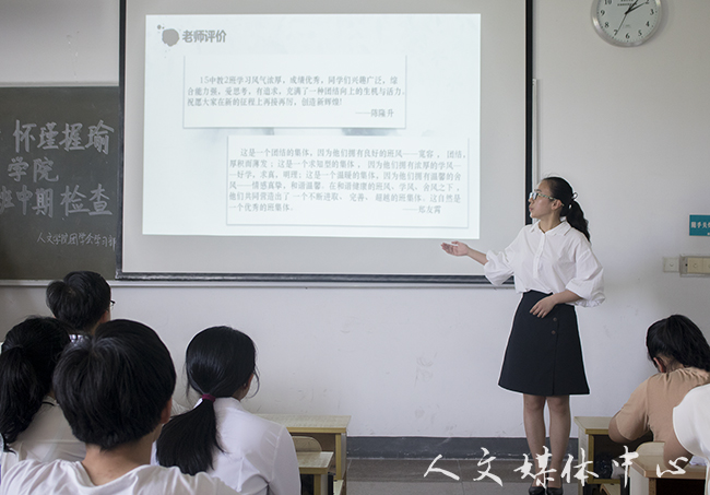 伟德bv国际体育举行优良学风班中期检查推进会