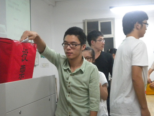 伟德bv国际体育举行第十四届团学会换届选举