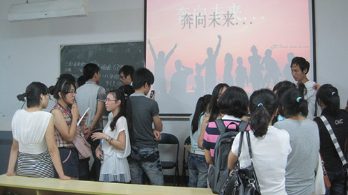 我们一起为大学上色——伟德bv国际体育新老生交流会顺利举行