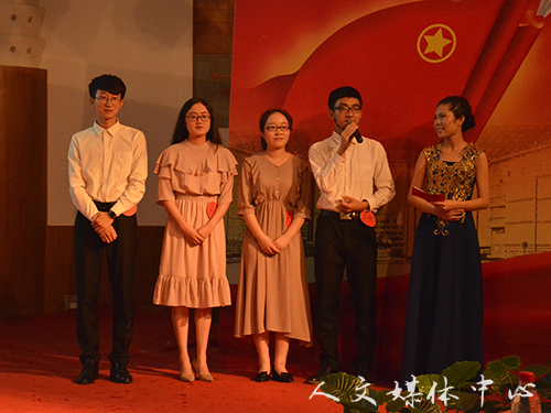 歌以咏怀 诵以明志 伟德bv国际体育举行导师制朗诵比赛