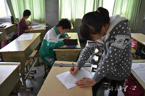 12级汉语言文学(师范)专业学生进行教育调研
