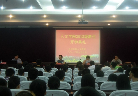 伟德bv国际体育笑迎新生 用心服务