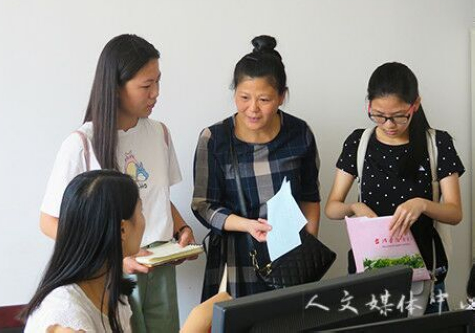 伟德bv国际体育迎来2016级中文专升本新生