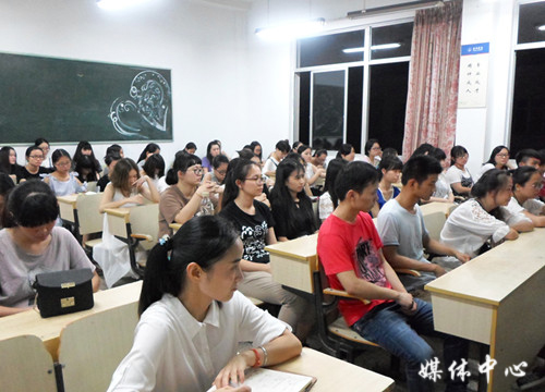 伟德bv国际体育举行2015级专升本新生见面会