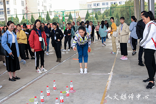 文史相融 悦动校园   伟德bv国际体育举行第五届“诗意栖居”公寓文化节开幕式暨“三国风云”趣味游园活动
