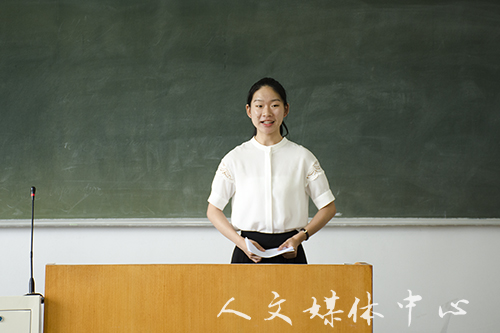 伟德bv国际体育师范生即席讲演竞赛顺利进行