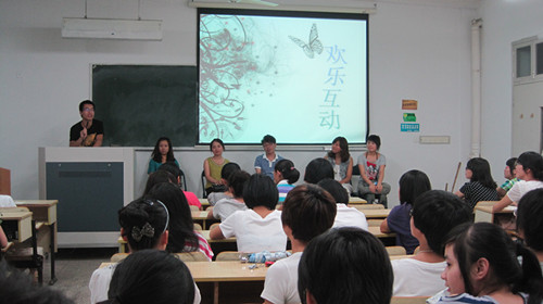 我们一起为大学上色——伟德bv国际体育新老生交流会顺利举行