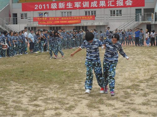 伟德bv国际体育新生文体节隆重开幕