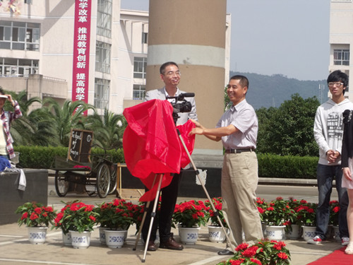 关注安全 摄制青春——记伟德bv国际体育首部校园安全宣传电影《危险地带》开机仪式