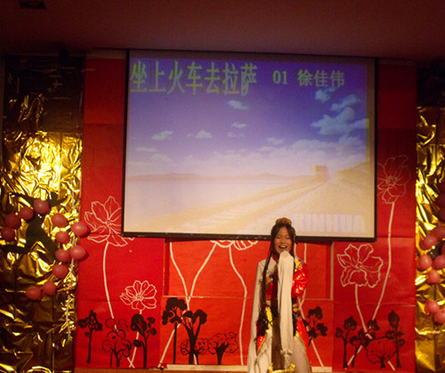 歌声飞扬,律动青春——伟德bv国际体育、思政部2011级新生卡拉ok大赛落幕