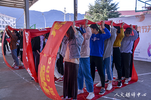 伟德bv国际体育举行新生文体节开幕式暨趣味运动会
