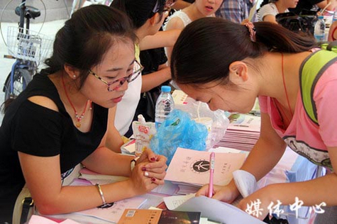 【2015人文追梦战队】系列一 梦想启航：伟德bv国际体育喜迎2015级新生