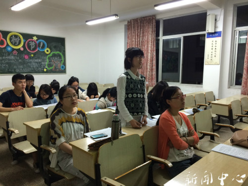 伟德bv国际体育开展新闻中心评稿交流会
