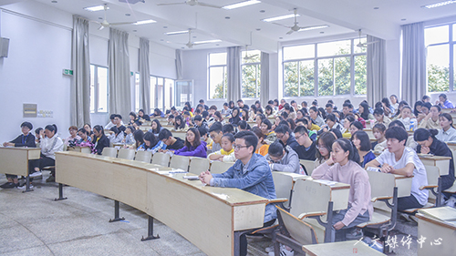 伟德bv国际体育举行学生席卡发放仪式暨校学风建设大会精神传达会