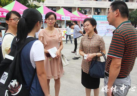 【2015人文追梦战队】系列一 梦想启航：伟德bv国际体育喜迎2015级新生